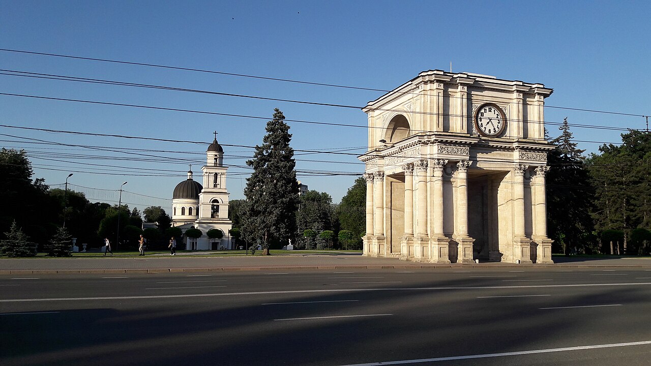 Triumphal Arch and the Nativity Cathedral in Chișinău